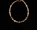   Halskette mit römischen Goldperlen und Achatperlen  650,00 EUR550,00 EUR  Excl. 39,00 EUR Verzending