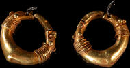   Parthische Goldohrringe mit Granulation und Drahtwicklung  1200,00 EUR1000,00 EUR  Excl. 39,00 EUR Verzending
