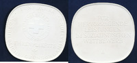 Deutschland,DDR, Medaille Rotes Kreuz, weißes Biskuit Porzellan, Porzellan Manufaktur Meissen, -