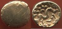 Antike Münzen STATÈRE GAULOISE D'OR DES AMBIANI OU MORINI (RÉGION D'AMIENS A CALAIS) A/ ANEPIGRAPHE. R/ CHEVAL DÉSARTICULE A DROITE ENTOURE DE SYMBO -