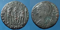 Roman Empire nummus CONSTANTINOPOLIS, nummus Héraclea en 336-337, Gloria Exercitus avec une enseigne, RIC 157 R5!, 13-14mm, 2,11g, flan court sinon -