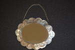 Deutschland Spiegel in Vollsilberrahmen 900 Spiegel in Vollsilberrahmen 900, oval 14 x 11,5cm mit Kette zum Aufhängen -