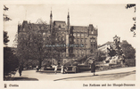 Stettin/Polen Ansichtskarte / Postkarte / Stettin / Das Rathaus und der Manzel=Brunnen -