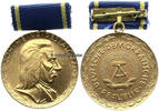 Deutsche Demokratische Republik / DDR Pestalozzi - Medaille für treue Dienste / Für 40/30 Dienstjahre, goldfarben -