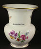 Berlin 1962 - 1992 KPM / Königliche Porzellan - Manufaktur / Vase mit Blumenmalerei, Goldrändern... 2