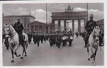 O.J. Ansichtskarte / Postkarte / Berlin. Aufziehen der Wache 1-2