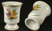 Berlin KPM / Königliche Porzellan - Manufaktur / Vase, Becher mit Blumenmalerei und .. -