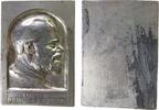 Bayern Plakette Zinn versilbert Ludwig Prinz von Bayern (1871-1918), Büste in Fenster nach rechts, einseitig, unsigniert, ca. 49,5 x 70 MM, Rück -