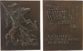 Plakette 1968 Bronze Neujahr - Hl. St. Georg tötet den Drachen, Schrift, v. B.H. Mayer Pforzheim, ca. 40 x 50 MM UNC-