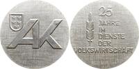 Österreich, Stadt Wien Versilberte Bronzemedaille Auszeichnung der Arbeiterkammer (AK) für 25 Jahre im Dienste der Volkswirtschaft -