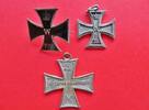 Kaiserreich / 1. Weltkrieg Lot, 3 St., 1914-1916 3 kleine Kreuze nach Art des Eisernen Kreuzes, Patriotische Kreuze, Landwehr.. VF-EF