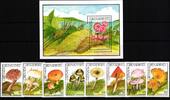 Grenada Grenadinen Grenada Grenadinen 1442-1449 und Block 223 postfrisch Pilze MiNr. 1442-1449 und Block 223 postfrisch Pilze -