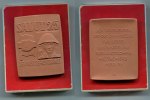 DDR/Strausberg, Keramik-Plakette, für beste Leistungen im soz.Wettbewerb, -