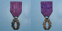 DECORATIONS Ordre des Palmes Académiques. 3e modèle (décret de 1955). Palmes de chevalier. Arg. et émaux violets -
