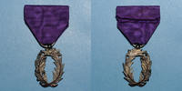 DECORATIONS Ordre des Palmes Académiques. 3e modèle (décret de 1955). Palmes de chevalier. Arg. et émaux violets -