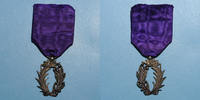 DECORATIONS Ordre des Palmes Académiques. 3e modèle (décret de 1955). Palmes de chevalier. Arg. et émaux violets -