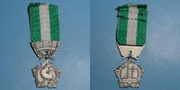 DECORATIONS Bronze Médaille d'Honneur Départementale et Communale. Médaille d'argent . argenté -
