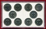 DDR, GDR Eastern Germany Satz 10 x 5 Mark 1971-1987 Brandenburger Tor Satz mit 1983 und 1985 in Hartplastikbox Satz Stgl. OVP