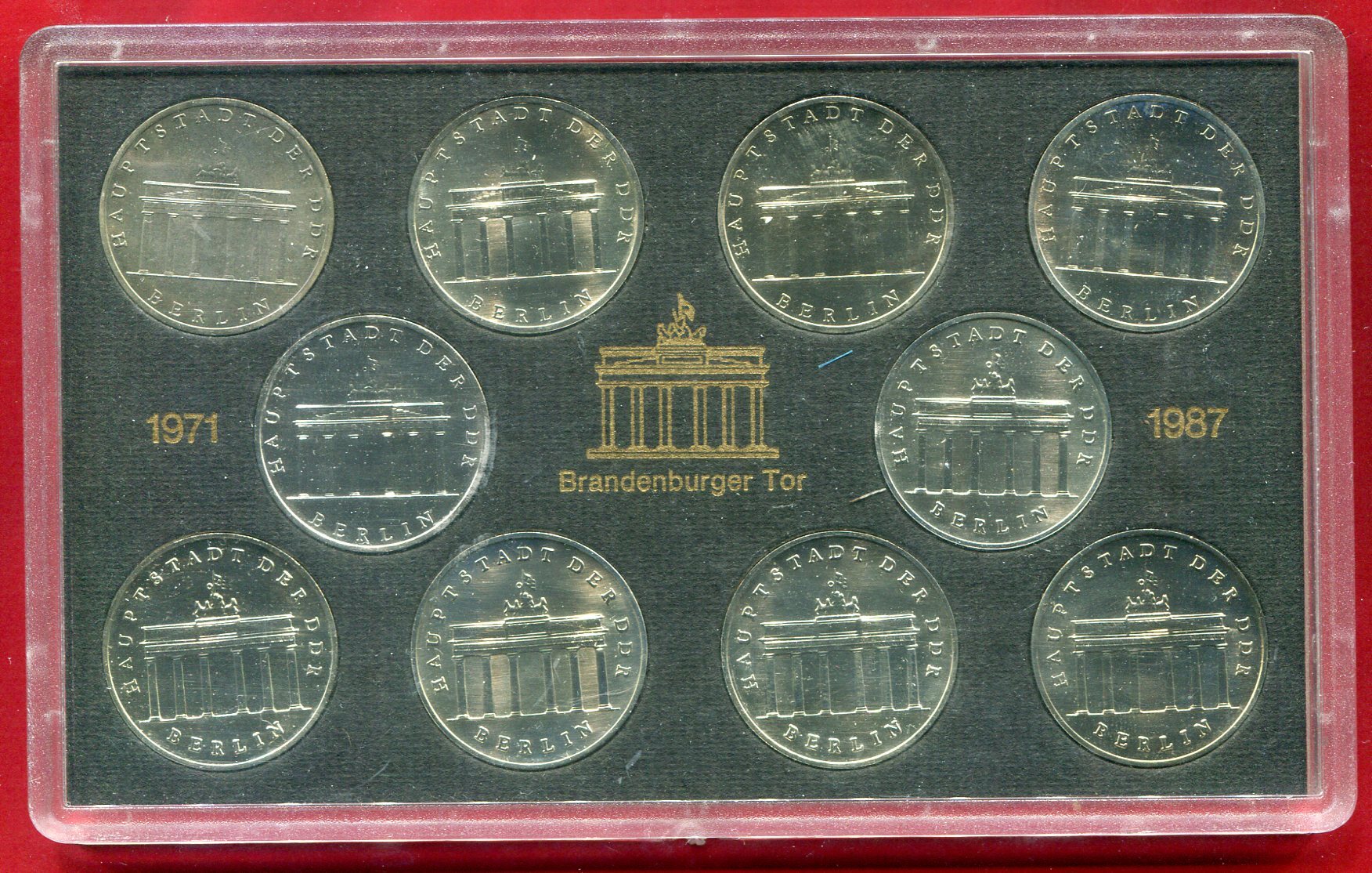 DDR, GDR Eastern Germany Satz 10 x 5 Mark 1971-1987 Brandenburger Tor Satz mit 1983 und 1985 in Hartplastikbox Satz Stgl. OVP