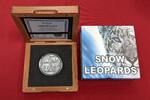 Niue Islands 1 Dollar Silbermünze Snow Leopard, Schneeleopard mit Swarovski Elementen - Serie: Wildlife Family -