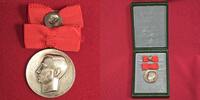 Eastern Germany DDR GDR Tragbare Medaille mit Schleife Miniatur Box ca 1951 ff Heinrich Greif Preis III. Klasse Randpunze 900 Miniatur Punze 900 ...