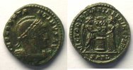 Roman empire Centenionalis ou Nummus Constantinus I (306-337) Centenionalis ou Nummus R/ VICTORIAE LAETAE PRINC PERP (Arles, 2° officine 318-319) TTB+/SUP -