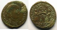 Roman empire Maiorina Magnentius (350-353) Maiorina R/ VICTORIAE DD NN AVG ET CAE (Lyon 350) corrosion au revers TTB -