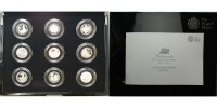Großbritannien 1/2 oz.<br> x 9 25 Jahre Britannia Set mit 9 Münzen exklusives Etui mit Zertifikat <b>RAR</b>, -